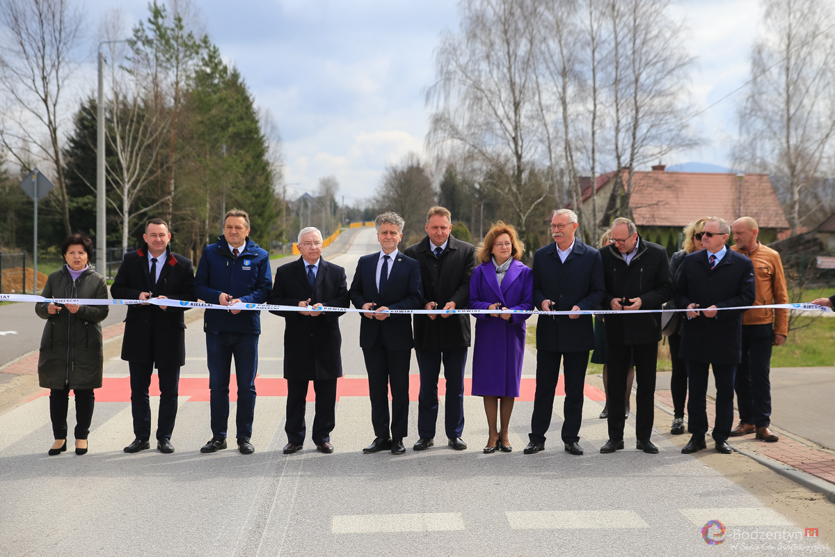 Oficjalne otwarcie drogi i ścieżki rowerowej Św. Katarzyna - Wilków - Ciekoty