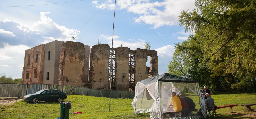 Miłośnicy radiokomunikacji rywalizowali z Bodzentyna w Ogólnopolskich Zawodach Zamkowych Krótkofalowców