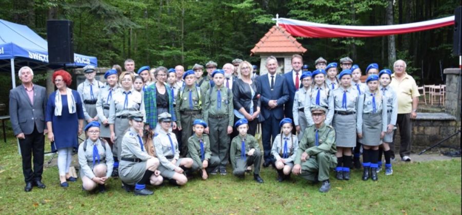 Harcerze i Zuchy z Gminy Bodzentyn świętują 11 listopada