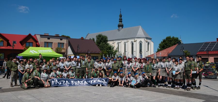 Finał 64. Harcerskiego Rajdu Świętokrzyskiego na Rynku Górnym w Bodzentynie