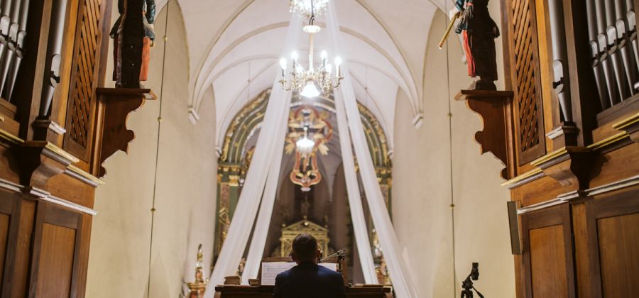 Wyjątkowy koncert księdza Przemysława Moćko w kościele parafialnym w Bodzentynie