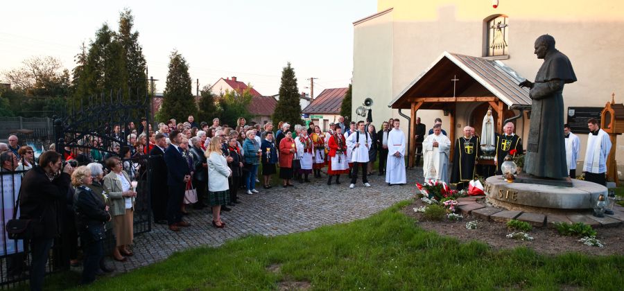 Obchody 20. rocznicy nadania honorowego obywatelstwa Bodzentyna Św. Janowi Pawłowi II - zdjęcia i wideo