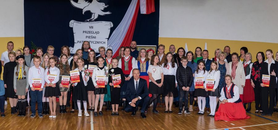 VII Powiatowy Przegląd Pieśni Patriotycznych w Bodzentynie