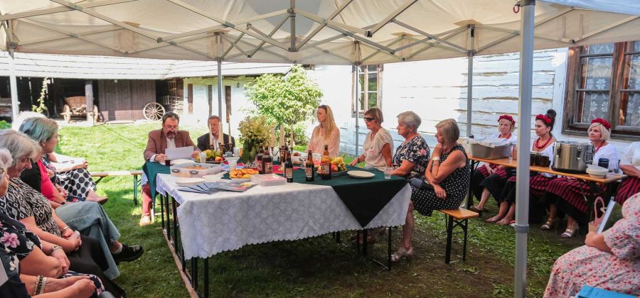 Literackie Spotkanie w Bodzentynie: „Nad Niemnem” Elizy Orzeszkowej na Fali Narodowego Czytania