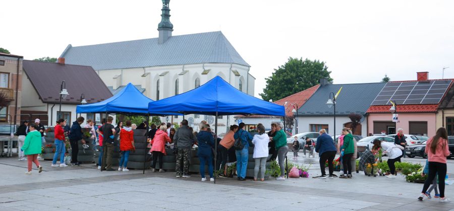 Bodzentyn Zakwitł Dzięki Wspólnemu Wysiłkowi Mieszkańców!