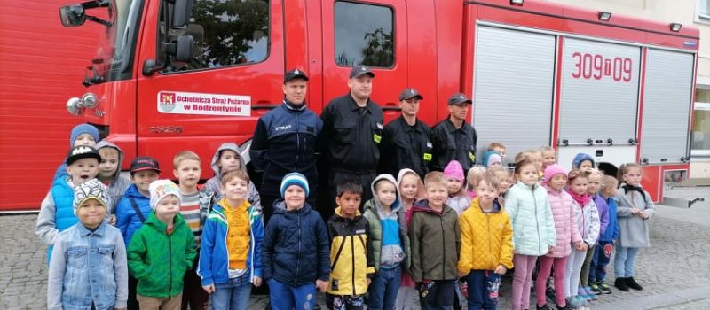 Przedszkolaki z wizytą w strażackiej remizie