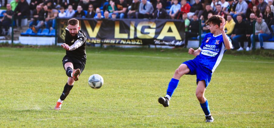 Grad bramek na stadionie w Bodzentynie! Łysica Bodzentyn - Wisła Sandomierz 5:2 - Galeria zdjęć