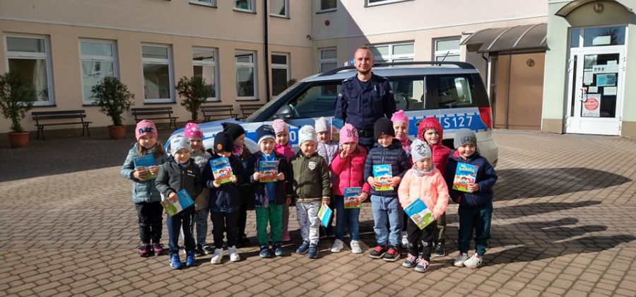 Odwiedziny policjanta u bodzentyńskich ,,Misi”