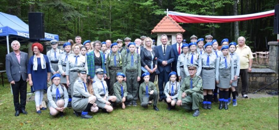 Harcerze i Zuchy z Gminy Bodzentyn świętują 11 listopada