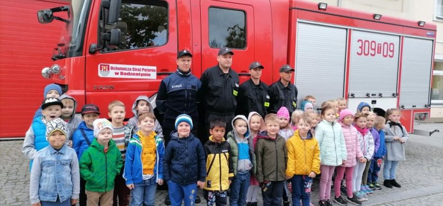 Przedszkolaki z wizytą w strażackiej remizie