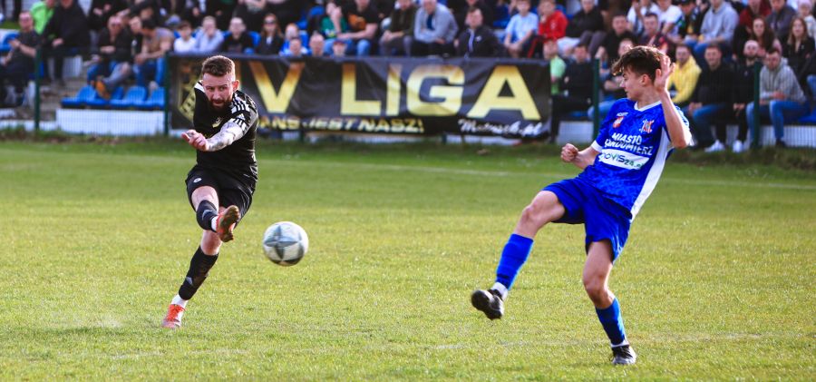 Grad bramek na stadionie w Bodzentynie! Łysica Bodzentyn - Wisła Sandomierz 5:2 - Galeria zdjęć