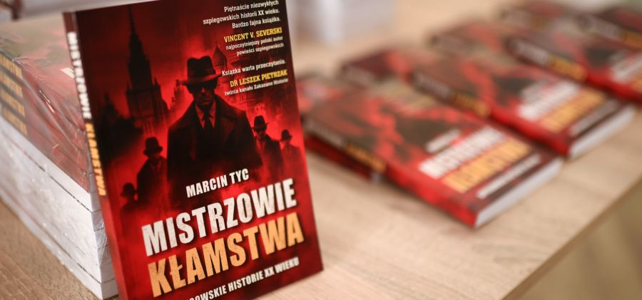 Szpiegowskie intrygi i tajemnice – fascynujące spotkanie autorskie w Bodzentynie