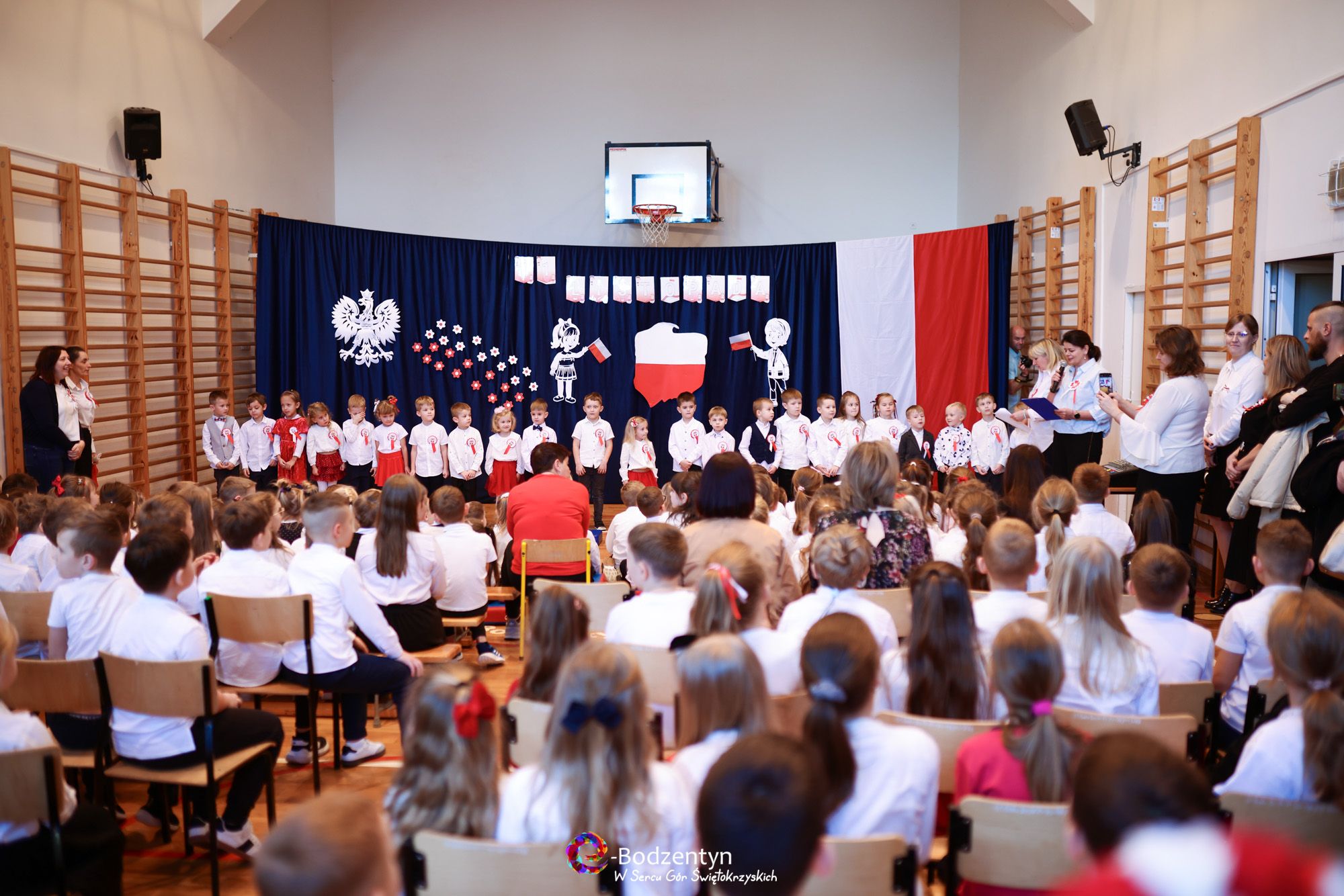 Patriotyczne przedstawienie przedszkolaków z Bodzentyna