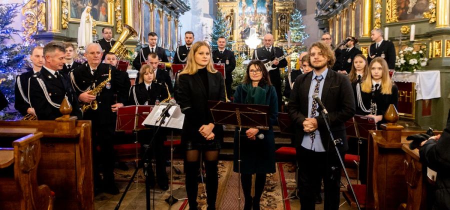 Koncert Kolęd i Pastorałek w kościele parafialnym w Bodzentynie - zdjęcia i wideo