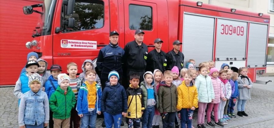 Przedszkolaki z wizytą w strażackiej remizie