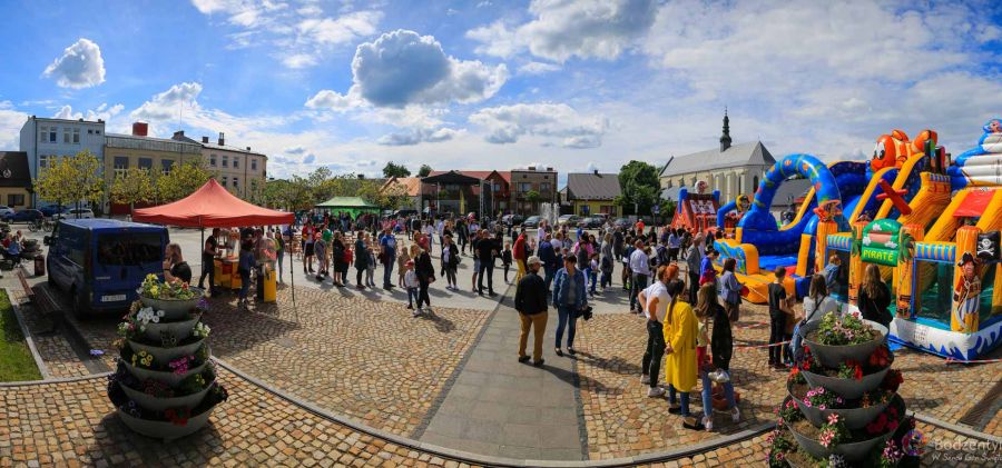Radosny Gminny Dzień Dziecka na Rynku Górnym w Bodzentynie
