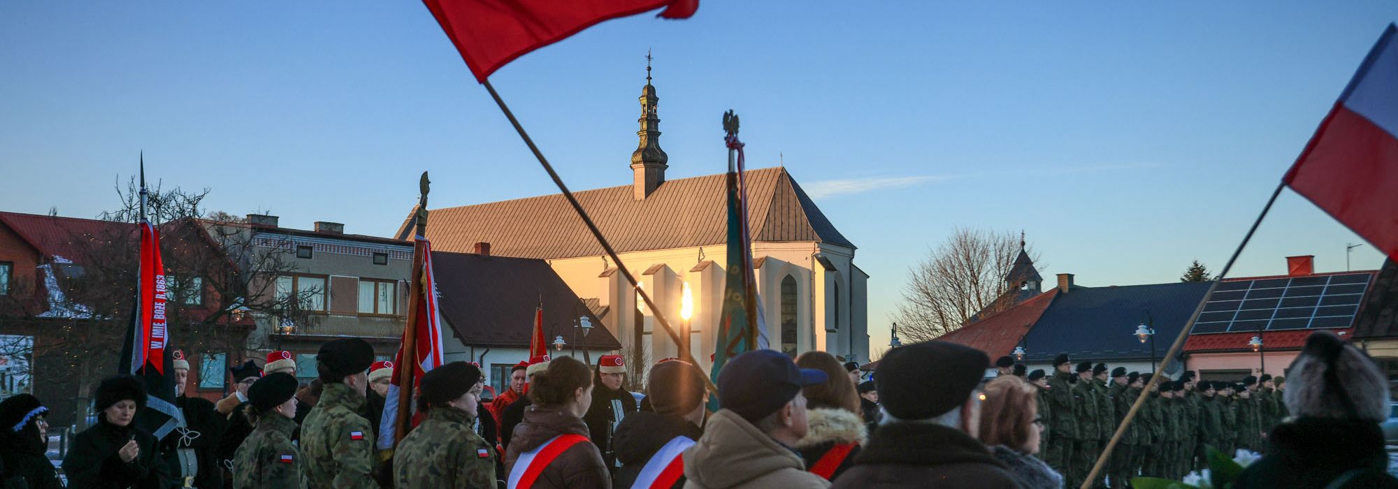 XXXII Marsz Szlakiem Powstańców Styczniowych przeszedł przez Bodzentyn - zdjęcia