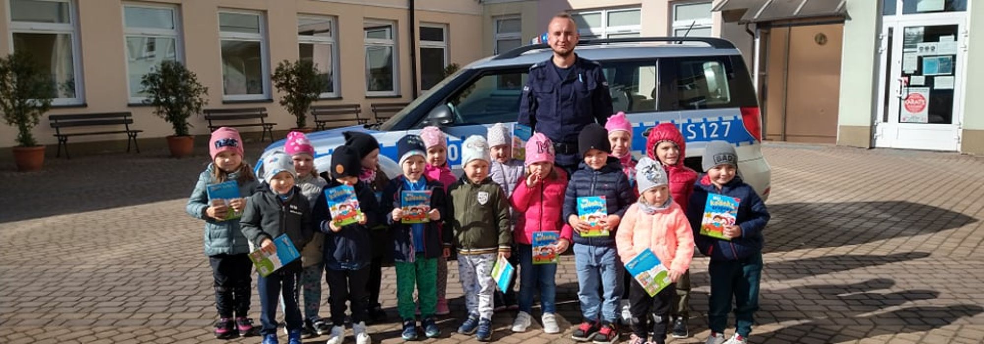 Odwiedziny policjanta u bodzentyńskich ,,Misi”