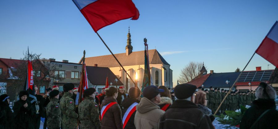 XXXII Marsz Szlakiem Powstańców Styczniowych przeszedł przez Bodzentyn - zdjęcia